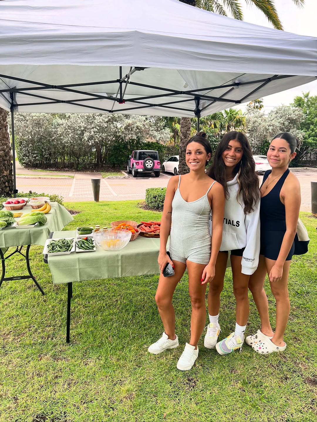 \ud83d\udc68\u200d\ud83c\udf3e\ud83e\udd51\ud83c\udf4c\ud83c\udf4e\ud83c\udf4b\ud83e\udd54 \n\n