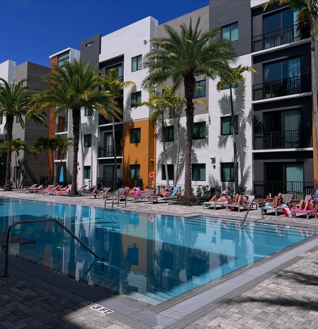 Spring Break is officially here at University Park! \u2600\ufe0f\ud83c\udf34\nEnjoy our luxury-style pool today and soak up the Florida sun.