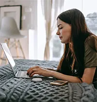 FAU student on laptop